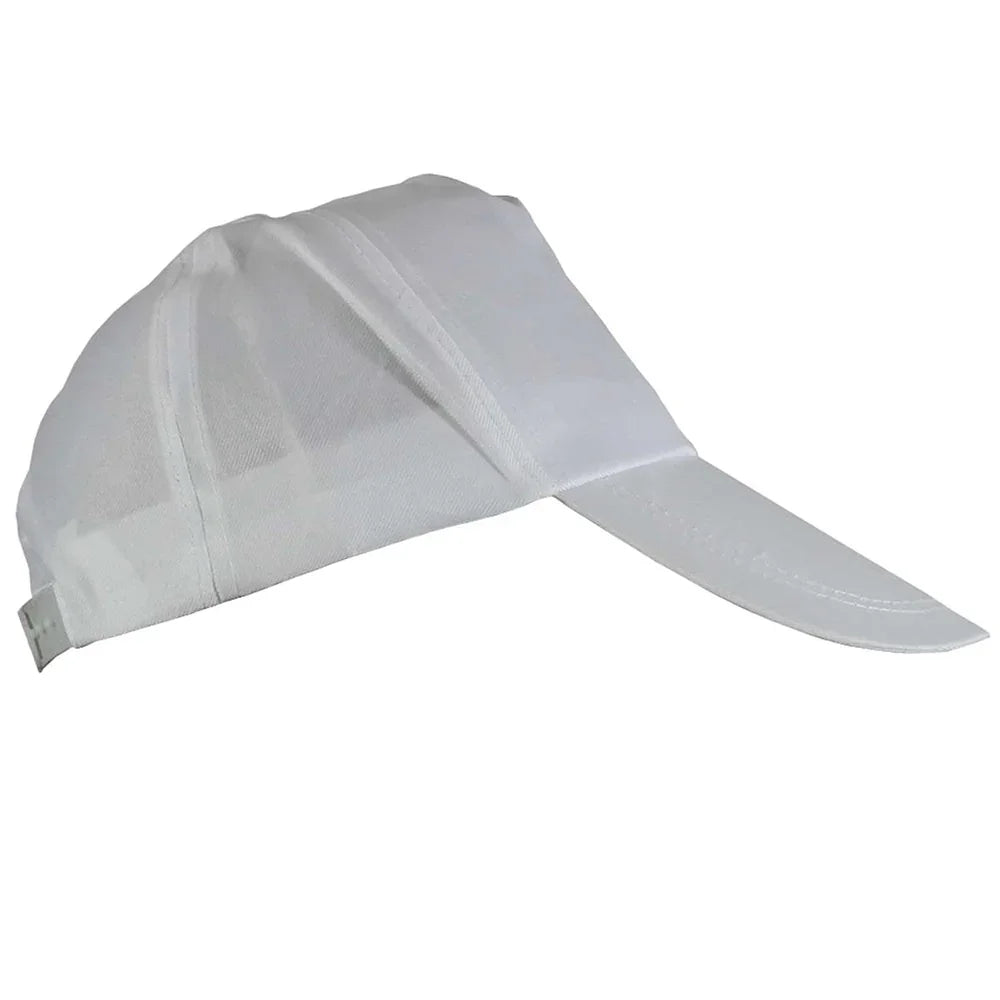 White baseball cap with a curved brim and lightweight fabric, ideal for casual wear and outdoor activities