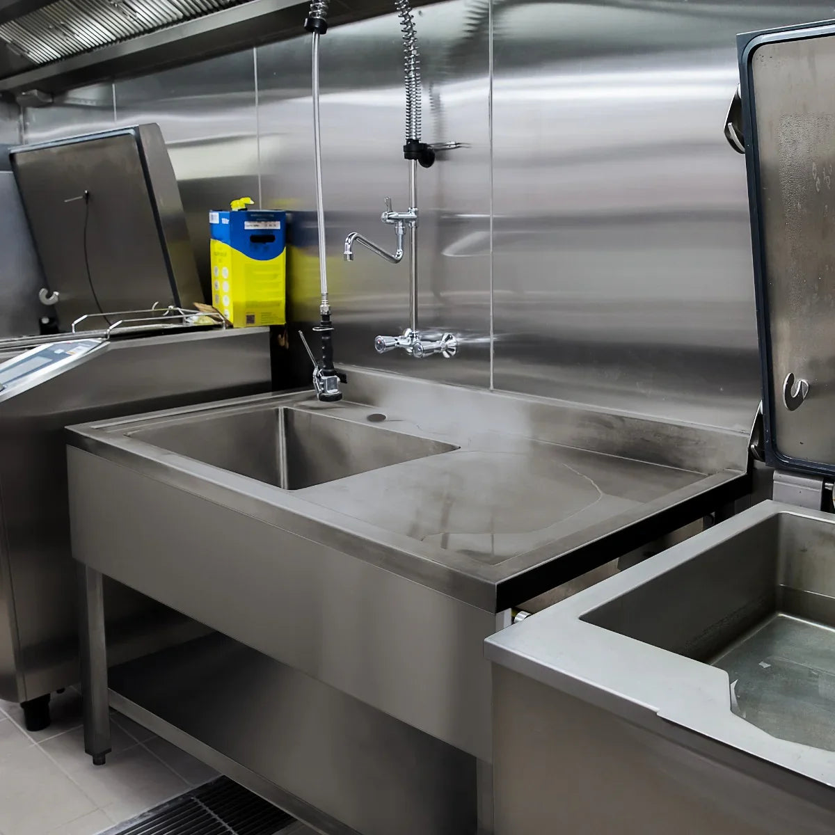 KuKoo stainless steel catering sink with right-hand drainer, featuring a smooth surface, modern design, and durable construction