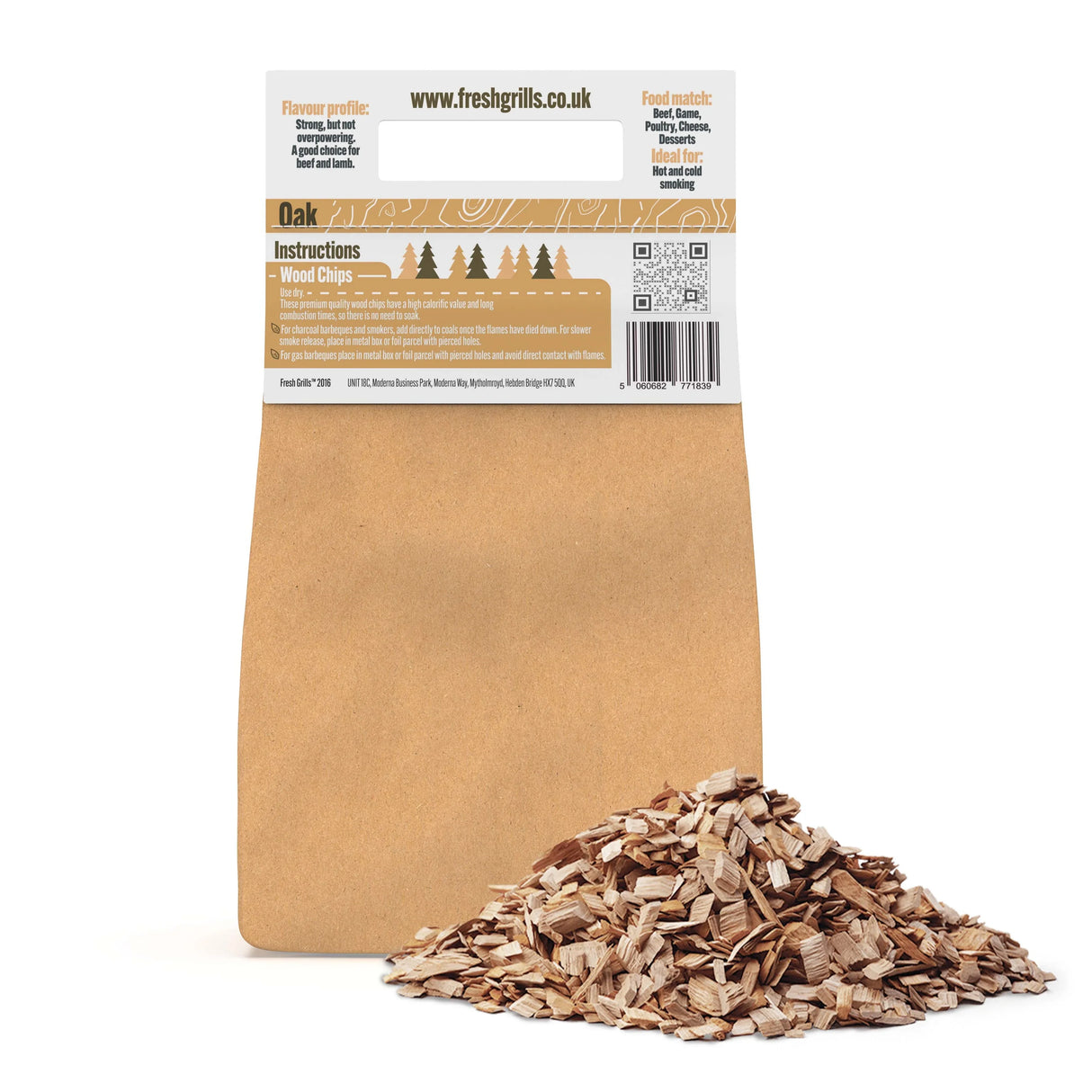Oak wood chips for portable BBQ, finely shredded, light brown color, ideal for enhancing flavor in grilling and smoking foods