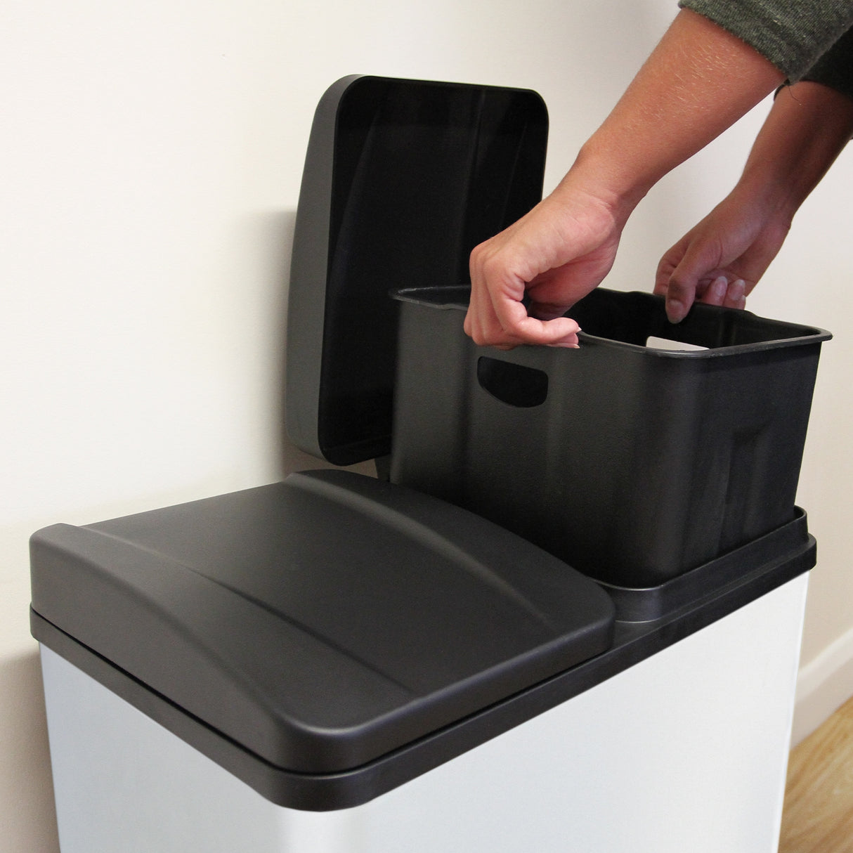 60L Dual Pedal Bin In White