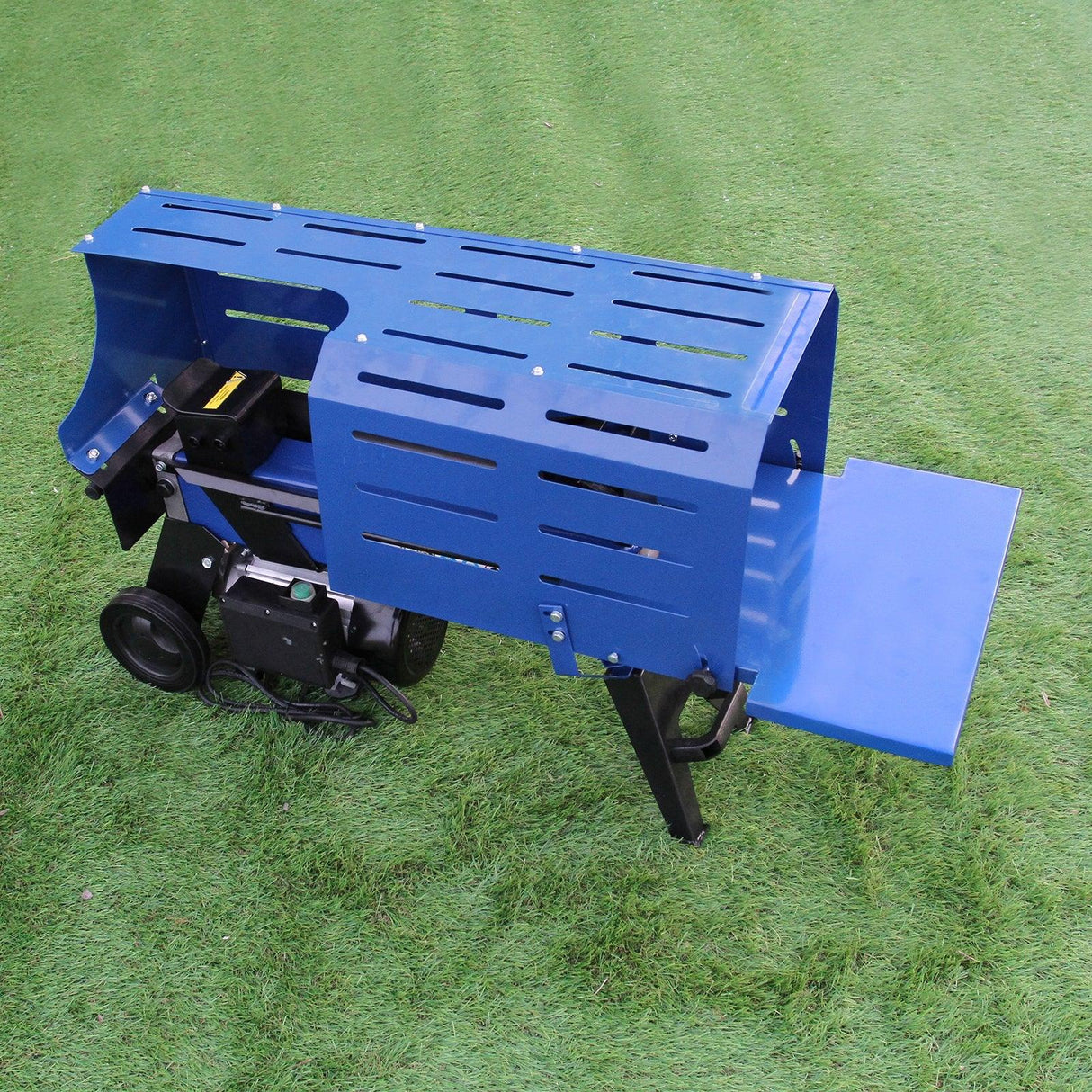 T-Mech 7T log splitter in blue with a sturdy metal frame, slotted design for ventilation, and a side loading platform on grass background